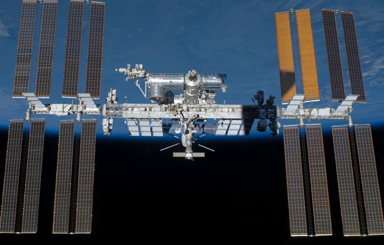 Фото обои earth, space, ISS, cosmos, International Space Station, orbit, solar, artificial satellite
