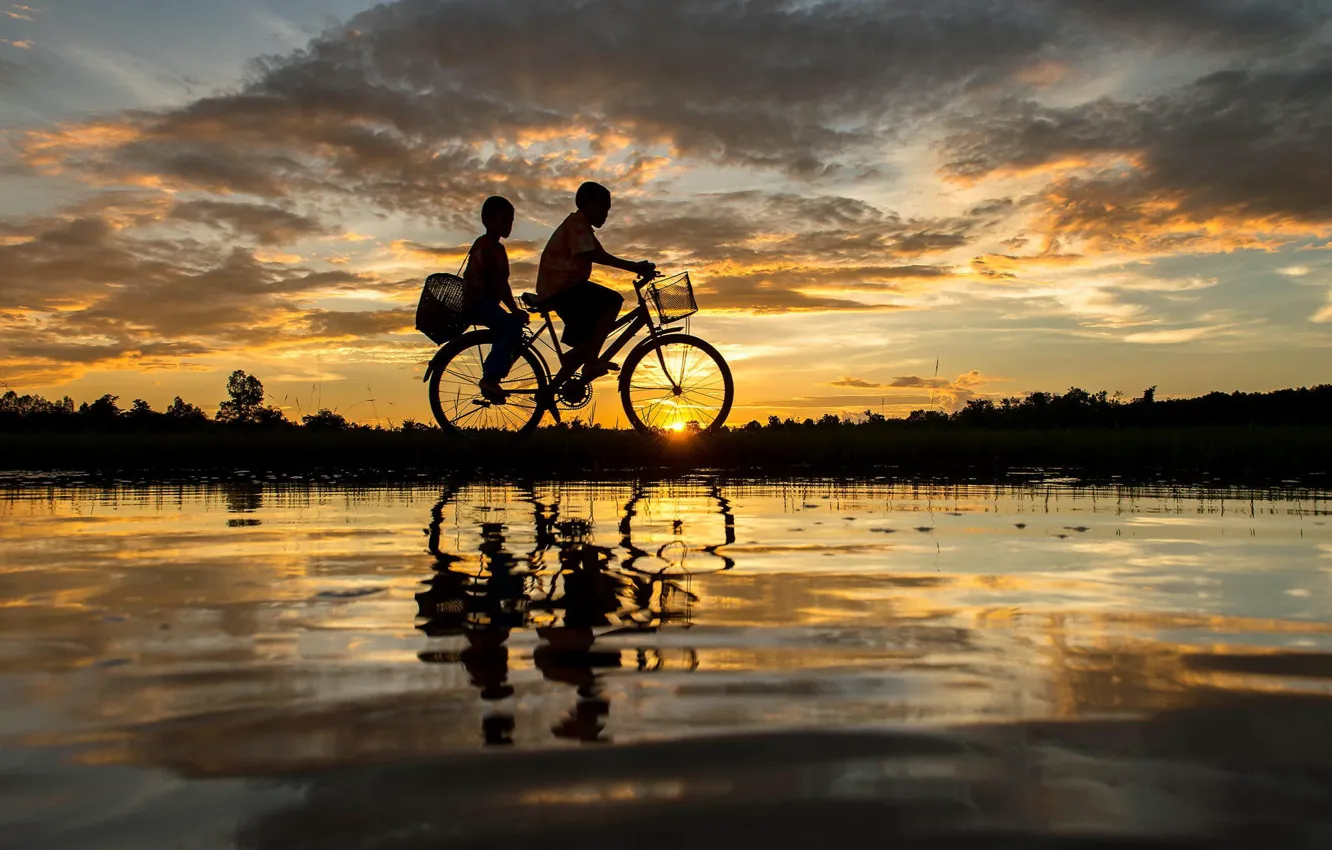 Фото обои bicycle, twilight, sky, landscape, nature, Sunset, water, clouds