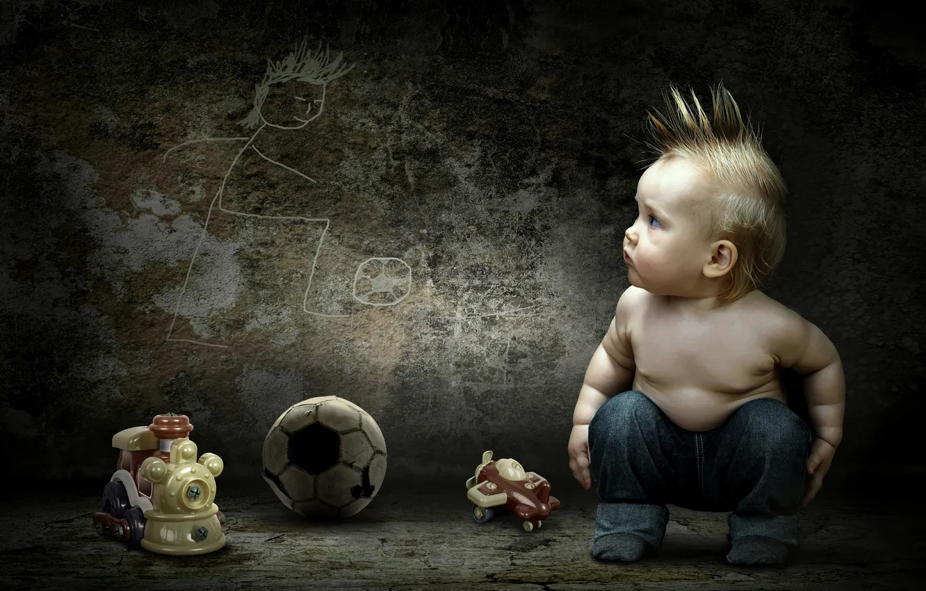 Фото обои стена, игрушки, рисунок, мяч, мальчик, малыш