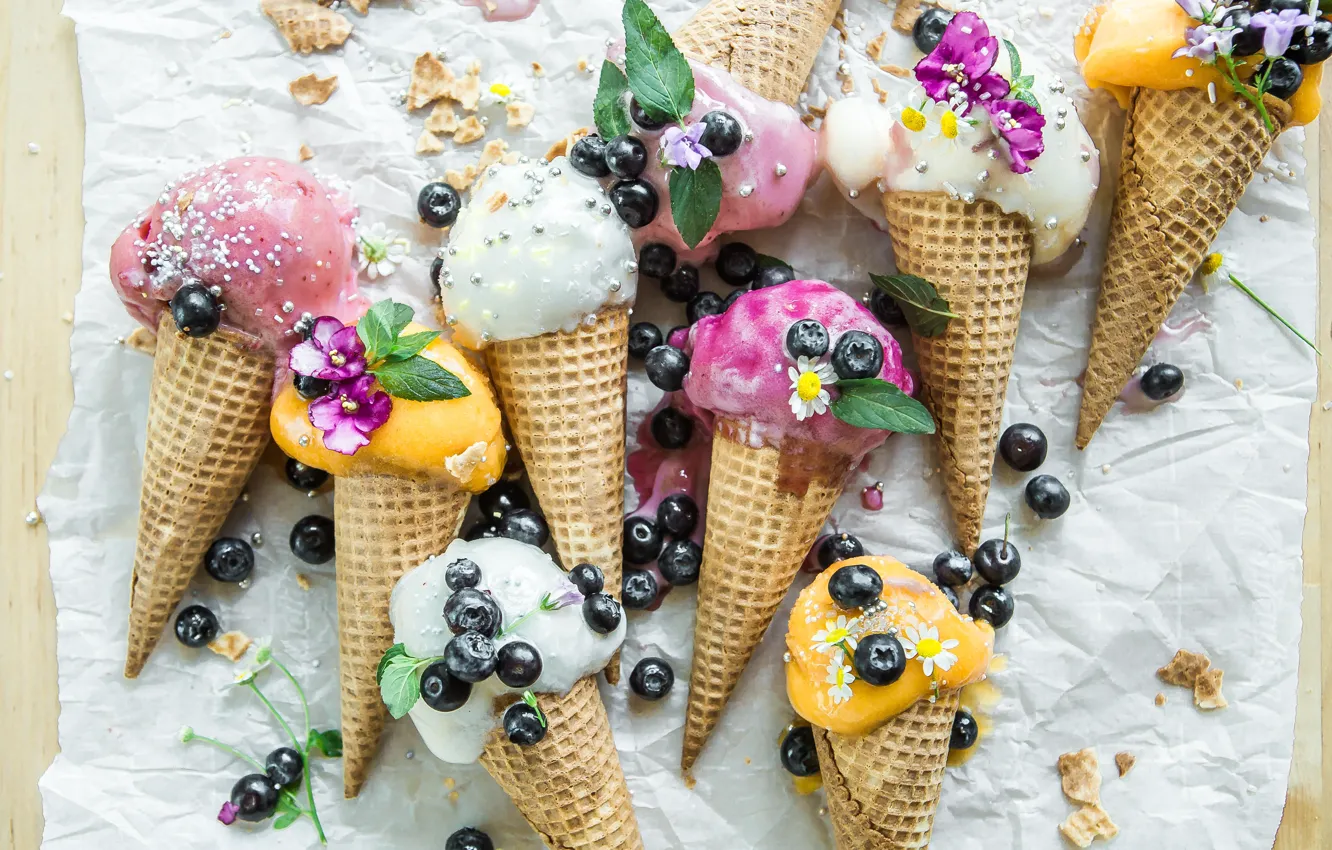 Фото обои ягоды, мороженое, десерт, сладкое, вафельный рожок