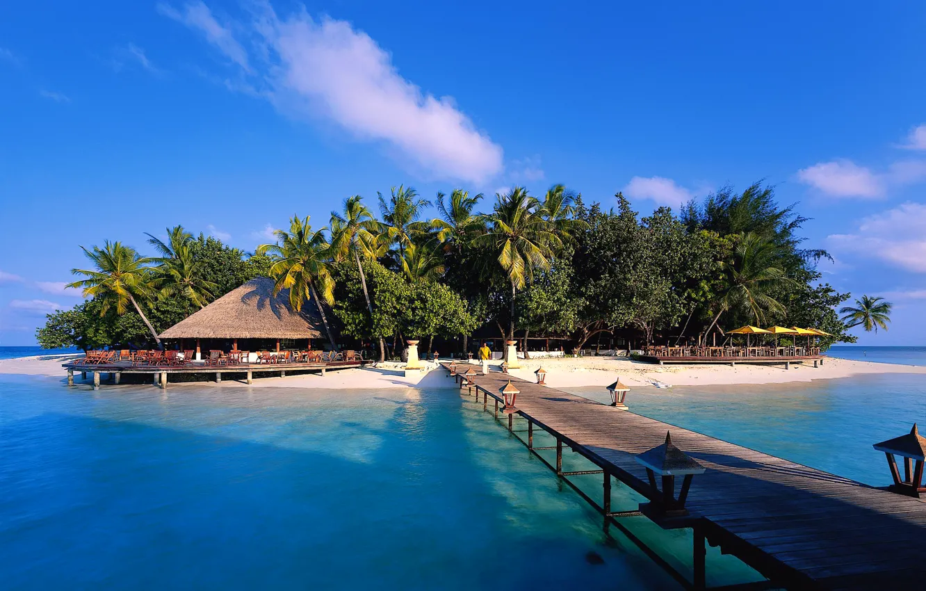 Фото обои песок, море, пляж, небо, пальмы, остров, фонарь, Мальдивы