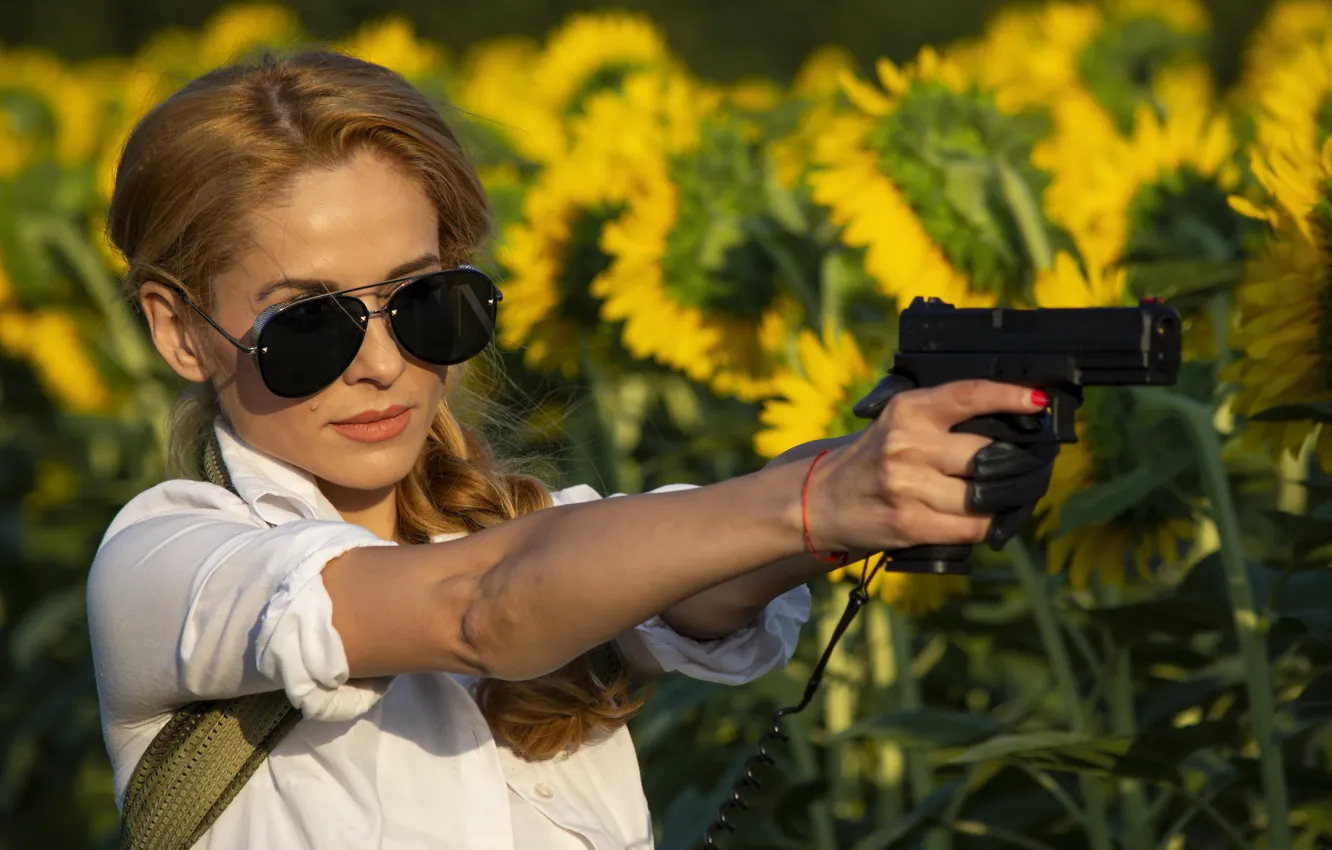 Фото обои девушка, пистолет, Ani