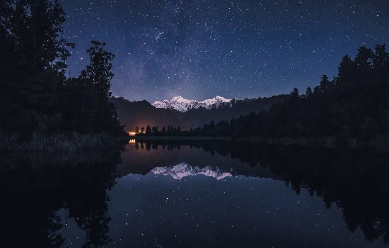 Фото обои лес, небо, звезды, горы, ночь, озеро, Новая Зеландия