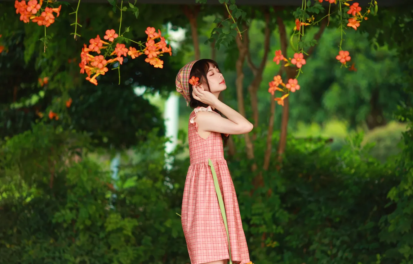 Фото обои Beautiful, Asian, Model, Tree, Flowers, Smile, Woman, Cute