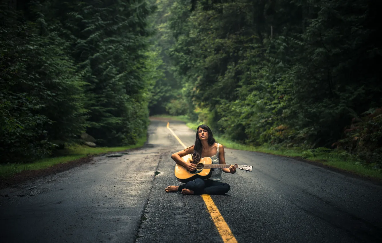 Фото обои дорога, девушка, музыка, гитара