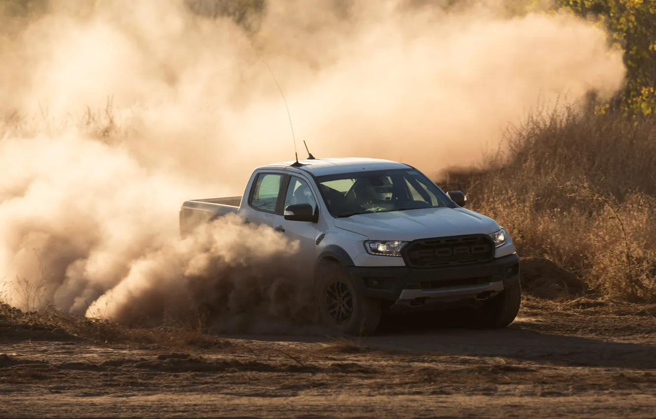 Фото обои белый, Ford, пыль, поворот, Raptor, пикап, 2018, Ranger