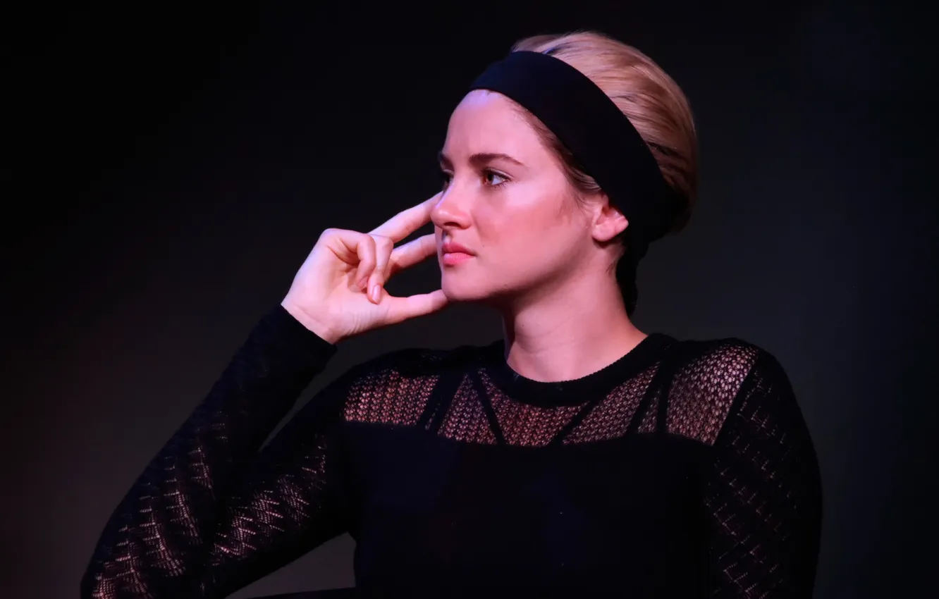 Фото обои портрет, Shailene Woodley, пресс конференция
