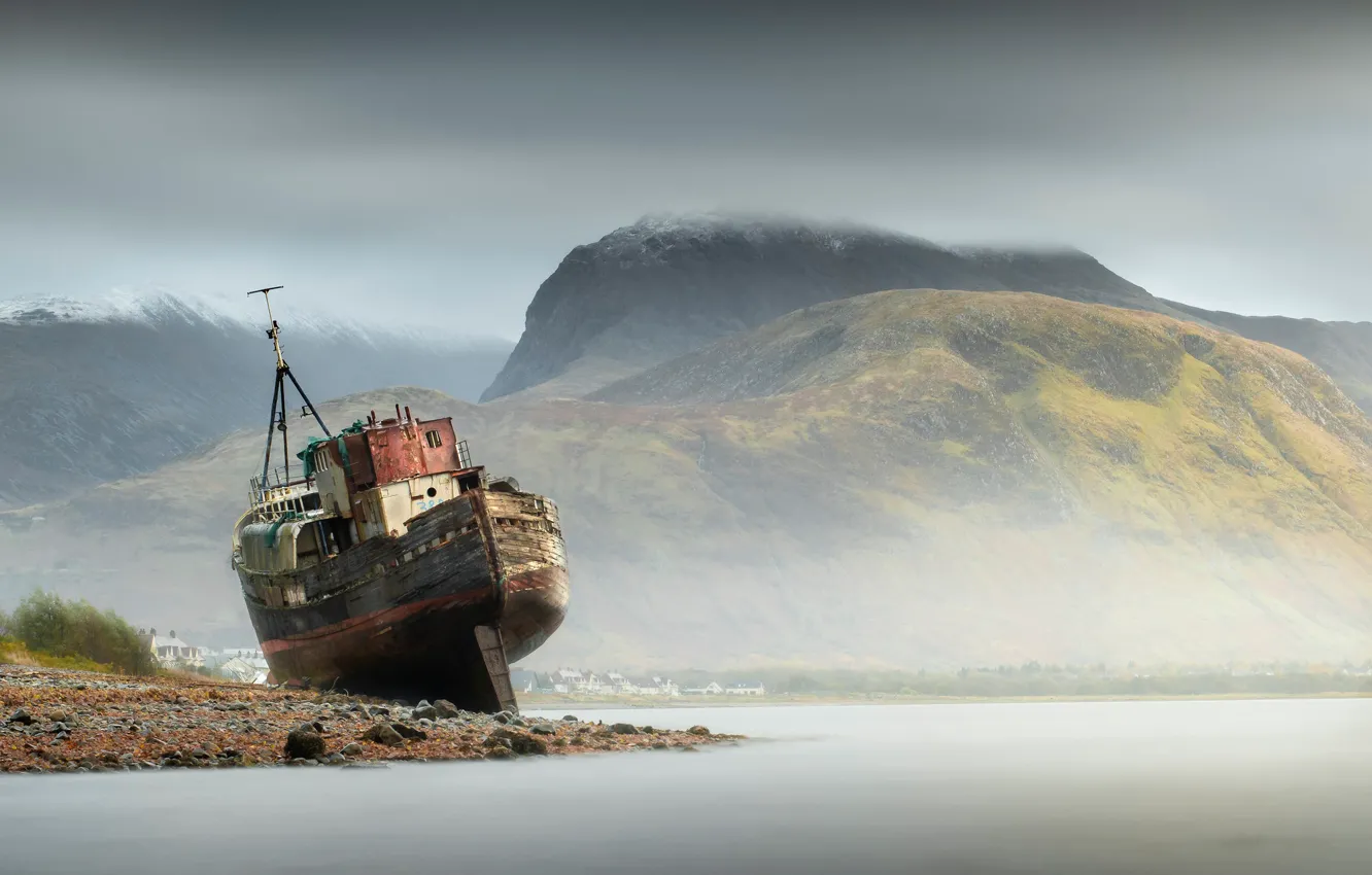 Фото обои горы, камни, побережье, корабль, Шотландия, залив, мель