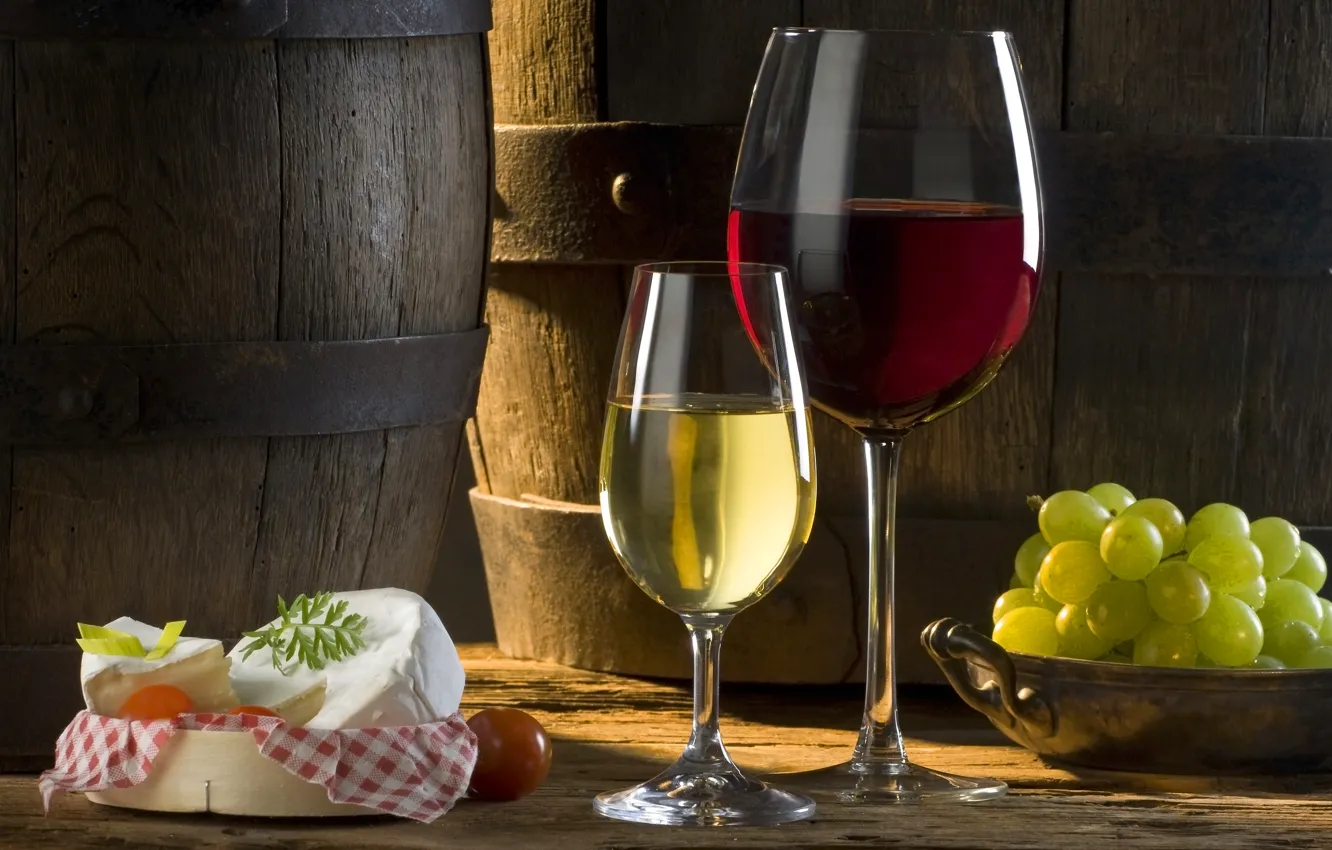 Фото обои солнце, вино, красное, белое, тень, сыр, бокалы, виноград