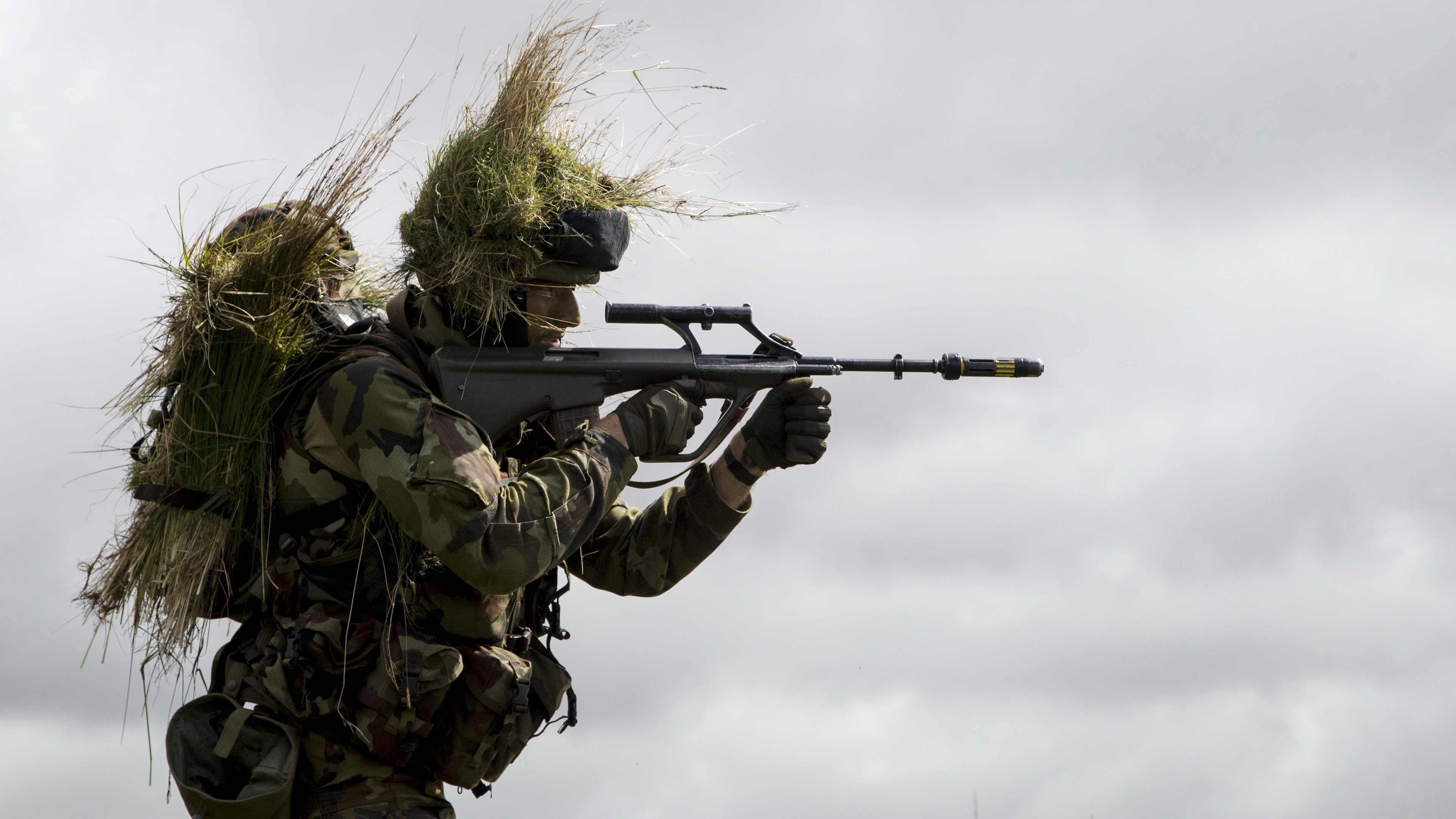 Четыре военных. Солдат. Солдат HD. Военные обои. Солдат обои.