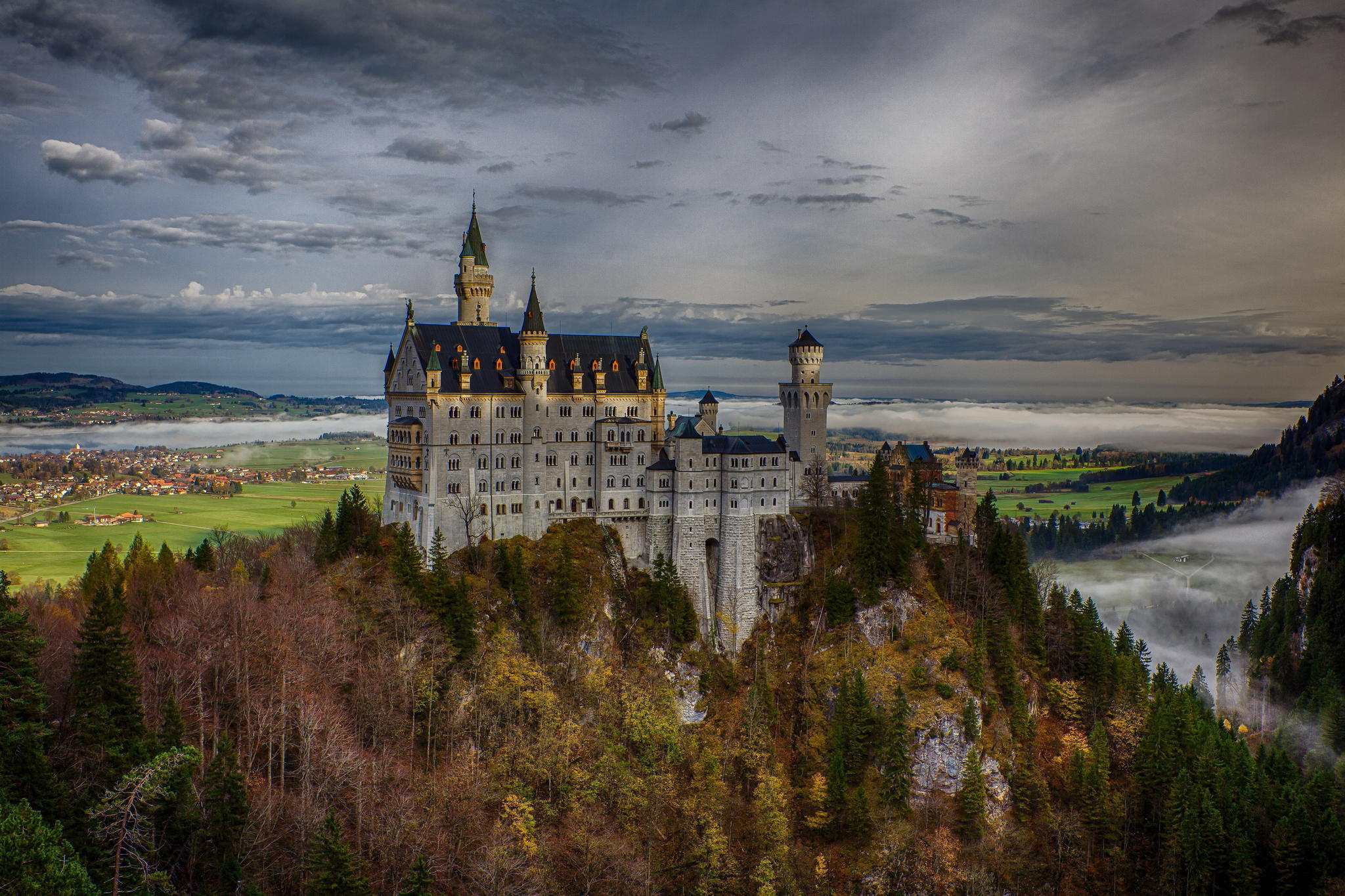 Обои на стол замки. Замок Нойшванштайн Бавария Германия. Замок Людвига 2 Нойшванштайн. Замок Нойшванштайн Германия 1920 1080. Замок Вайнштейн Бавария.