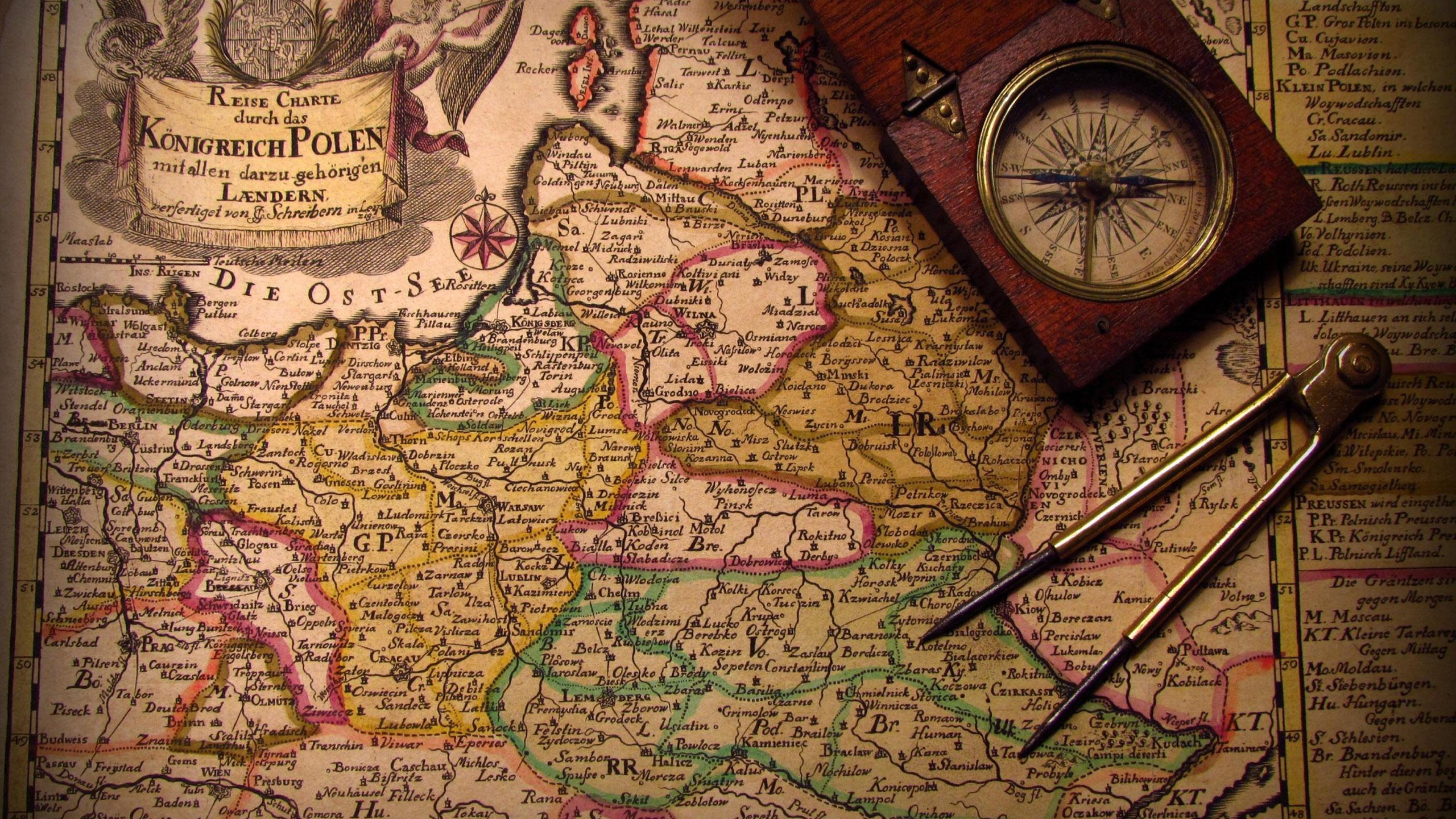 Карта лежит на столе. Старая карта. Старинные географические карты. Старинные морские карты. Старая морская карта.