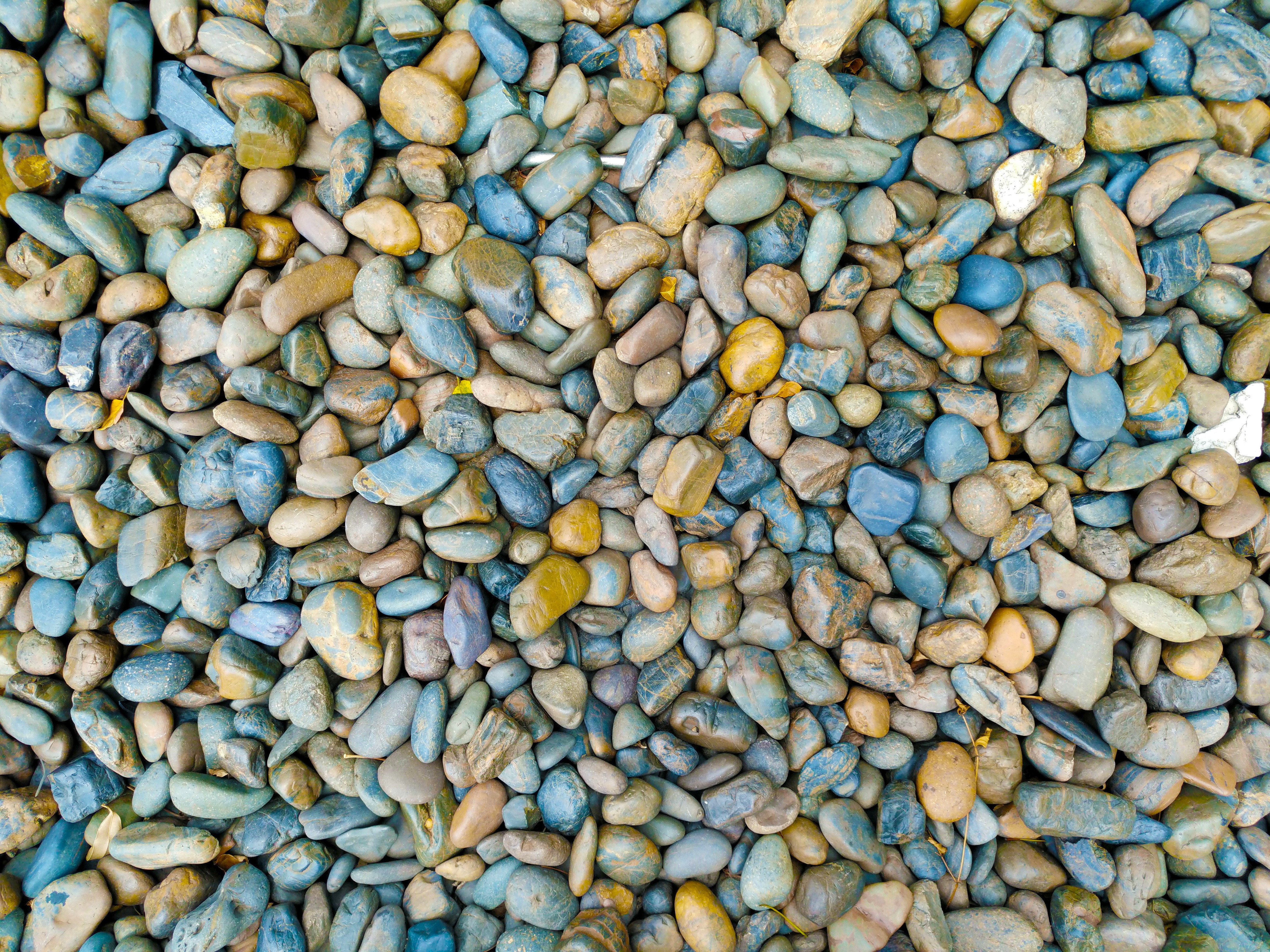 Галька текстура. Галька морская мелкая. Текстура камня. Текстура гальки. Мелкие разноцветные камни.