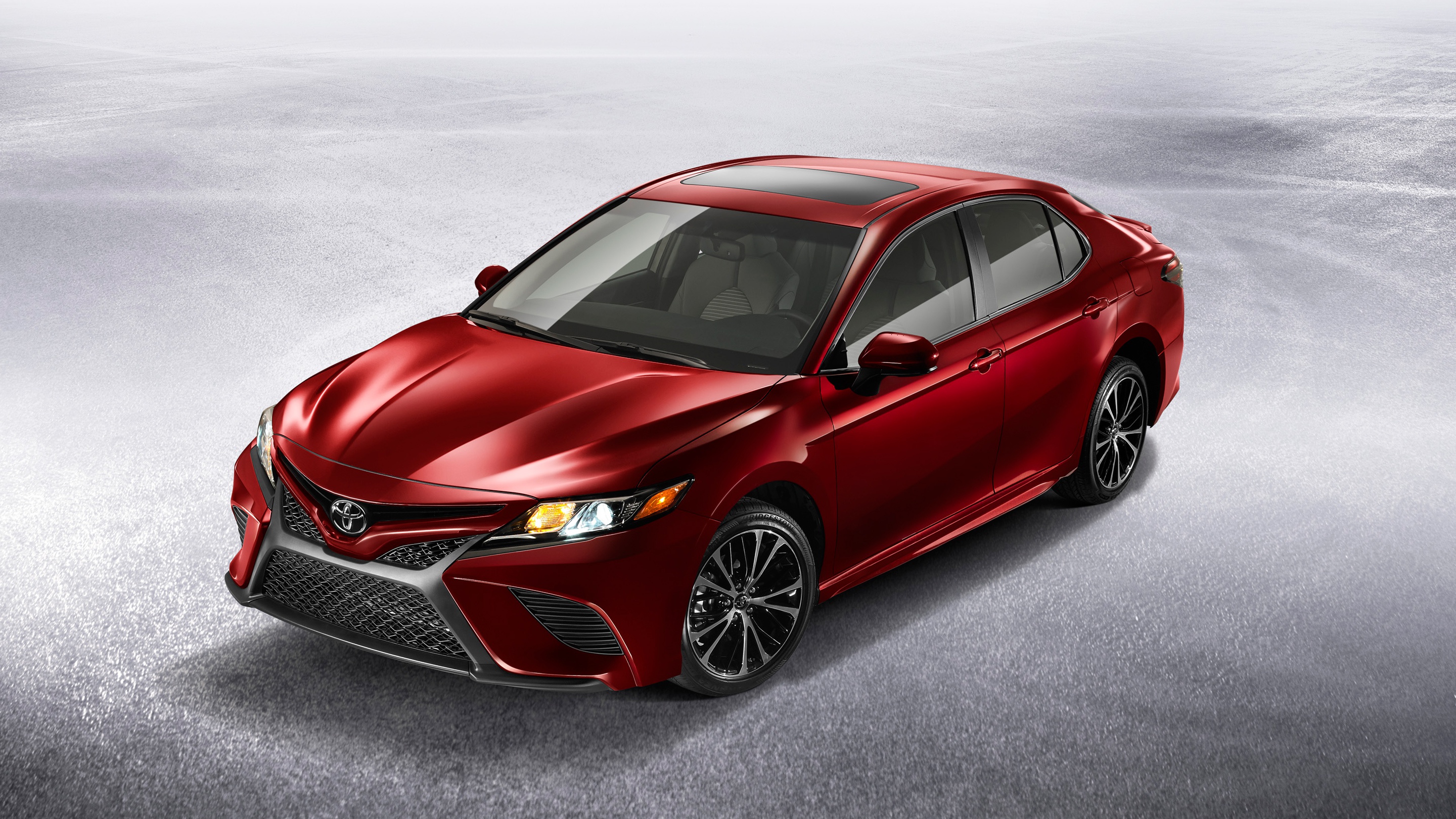 Новая тойота седан. Toyota Camry седан 2018. Toyota Camry se 2018. Тойота Камри 2018 красная. Toyota Camry se 2020.