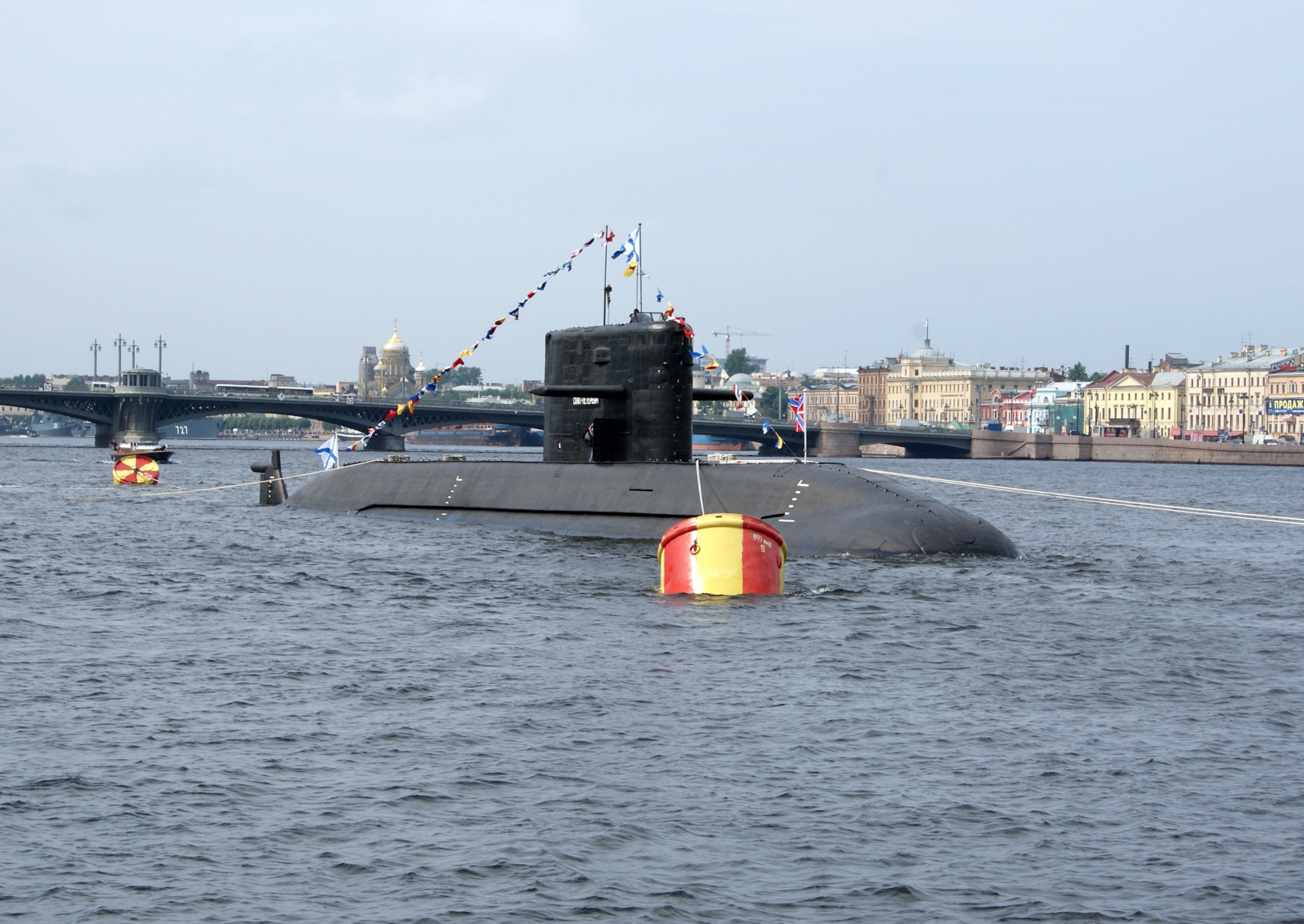 Кронштадт санкт петербург подводная лодка музей. Музей подводная лодка в Кронштадте. Подводная лодка на Неве. Подводная лодка с-189 Санкт-Петербург. Подводная лодка в Неве в Питере.