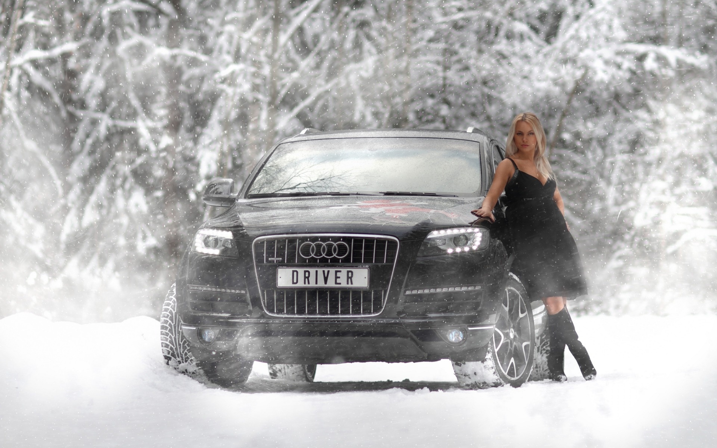 Новый догнать. Audi q7 девушка. Фотосессия с машиной. Машина зимой. Зимняя фотосессия в лесу с машиной.