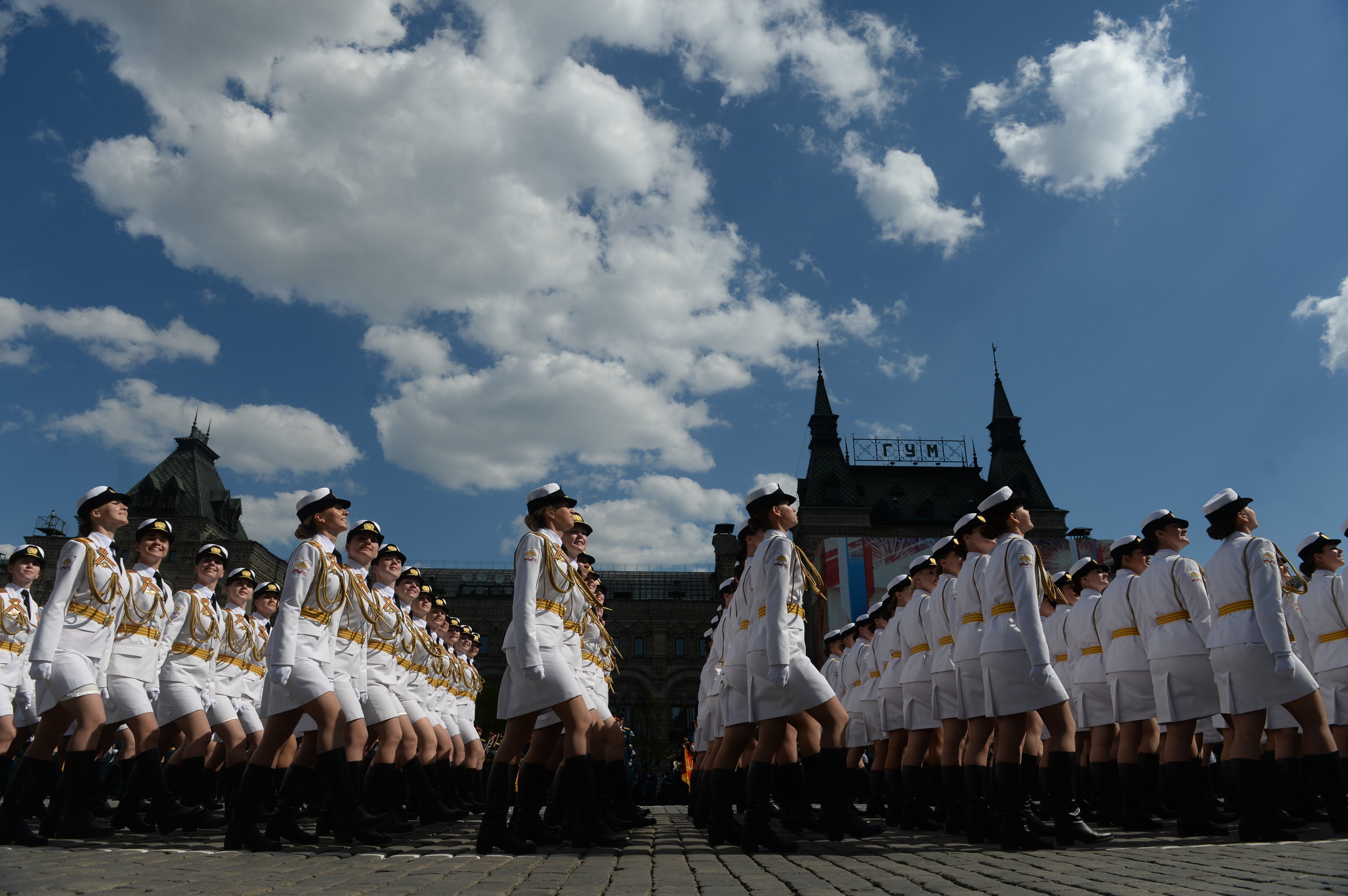 После парада 9 мая. Девушки на параде. Военный парад. Парад России. Девушки на параде 9 мая.