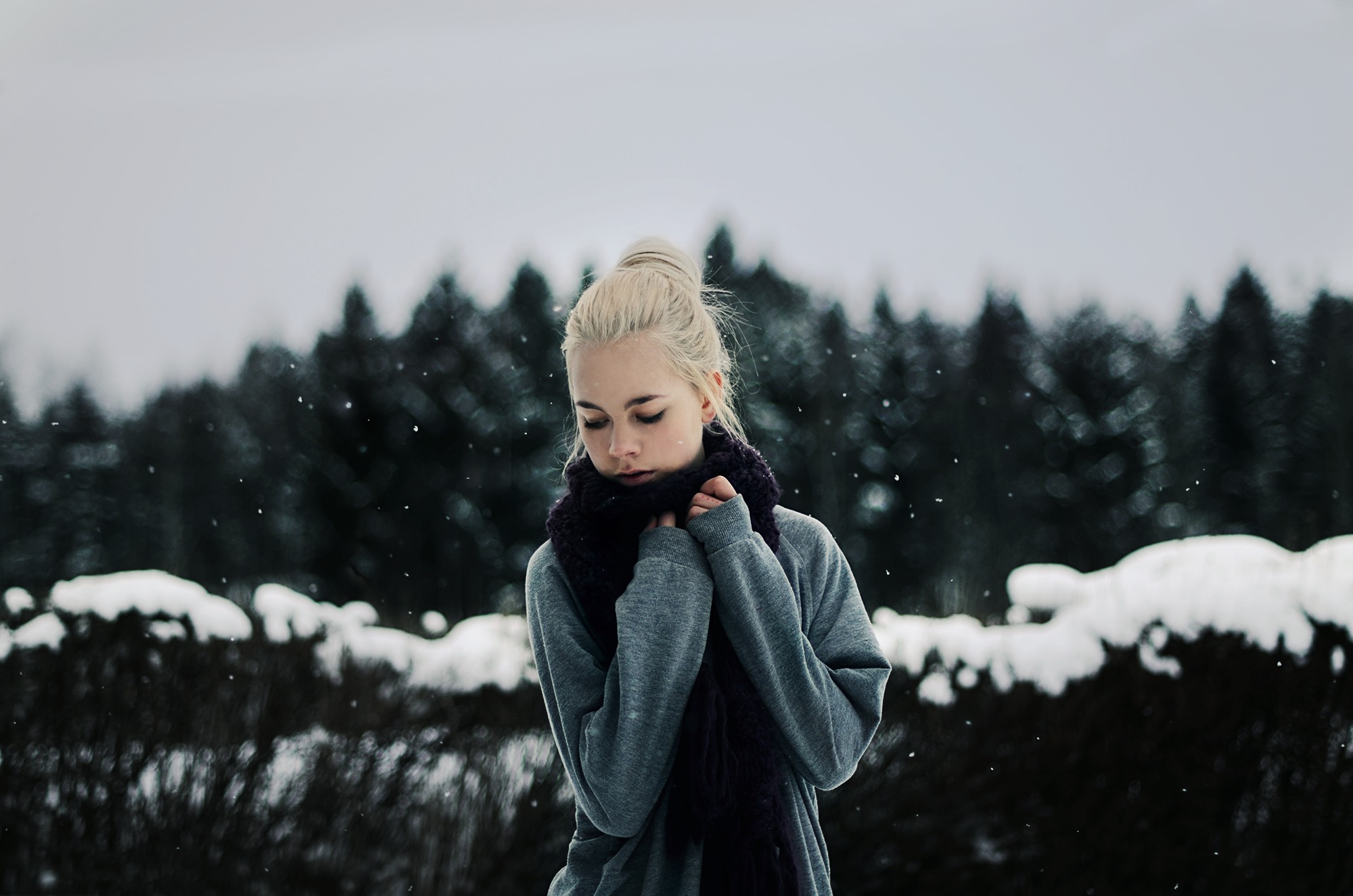 Зимой страдаю. Винтер герл. Блондинка зима. Девушки блондинки зимой. Блондинка в снегу.
