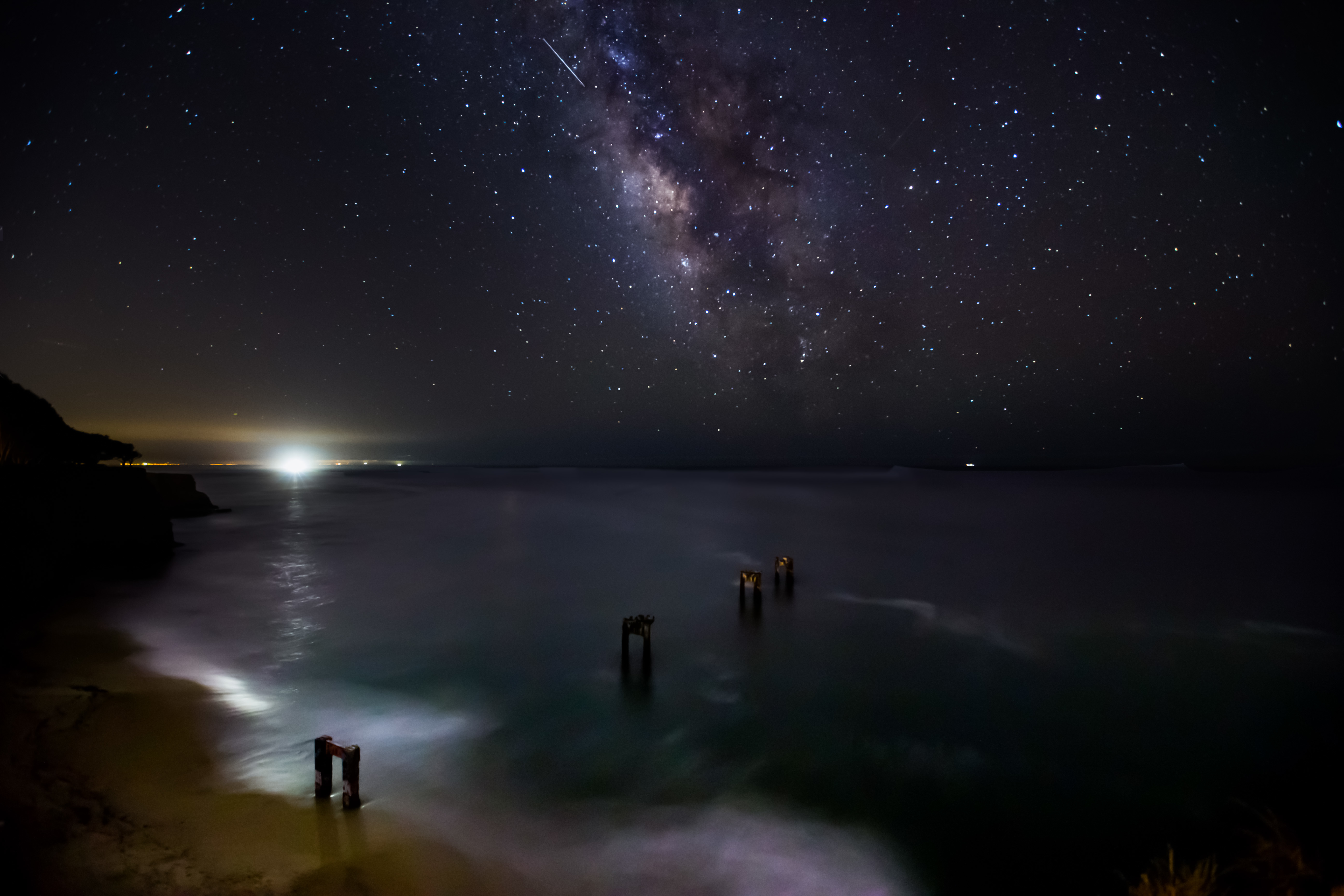 Ночь ночь насколько. Мыс Меганом светящийся планктон. Ночное небо. Ночное море. Море ночь звезды.