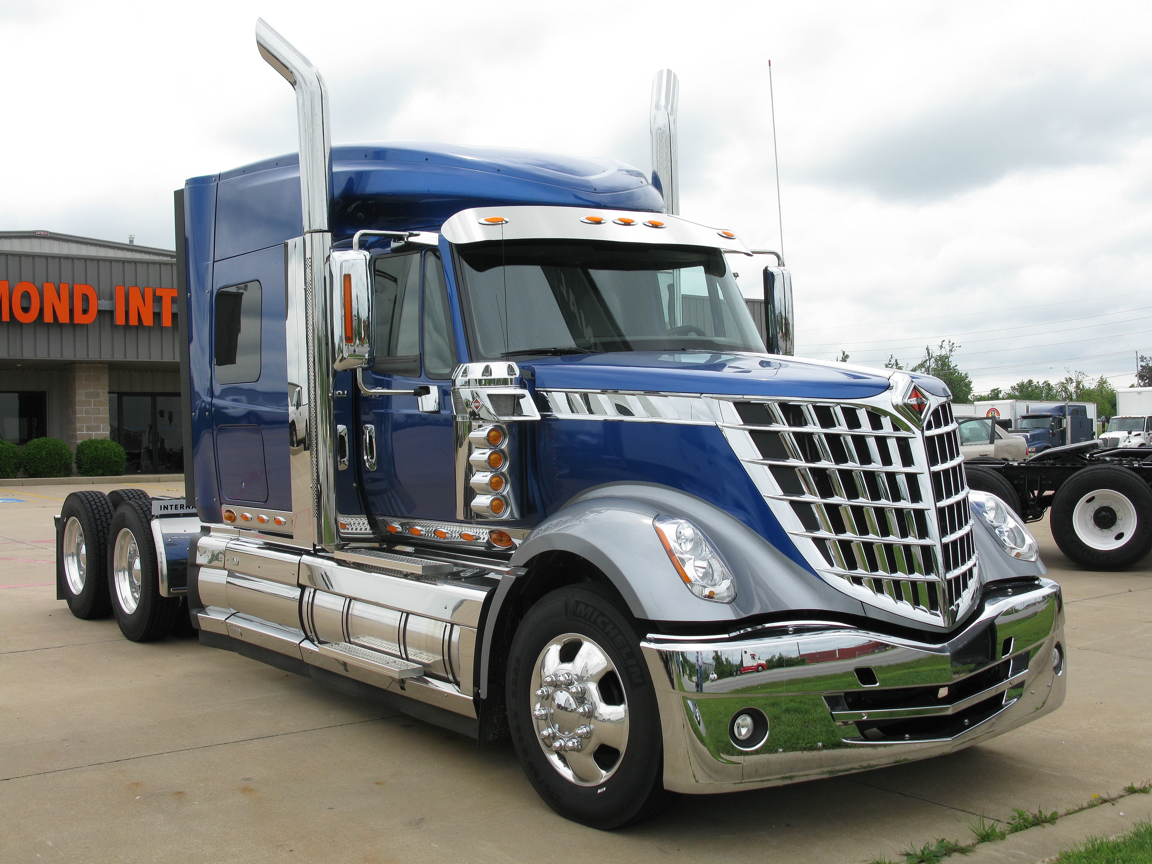 Интернационал. Грузовик International Lonestar. Тягач International Lonestar Truck. Седельный тягач International Lonestar 2020. Фредлайнер интернационал.