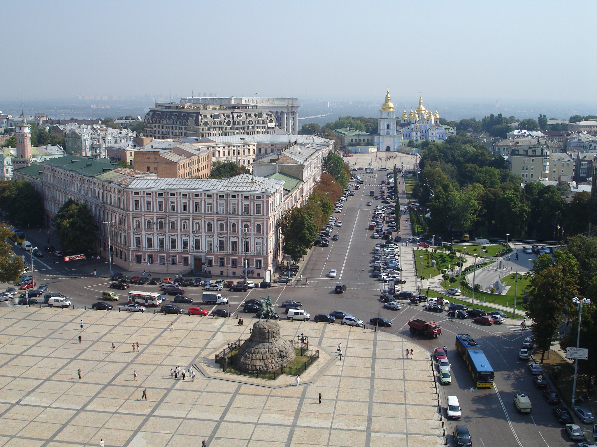 Сколько лет киеву. Софийская площадь СПБ. Киев летом. Киев лето площадь. Киев фото.