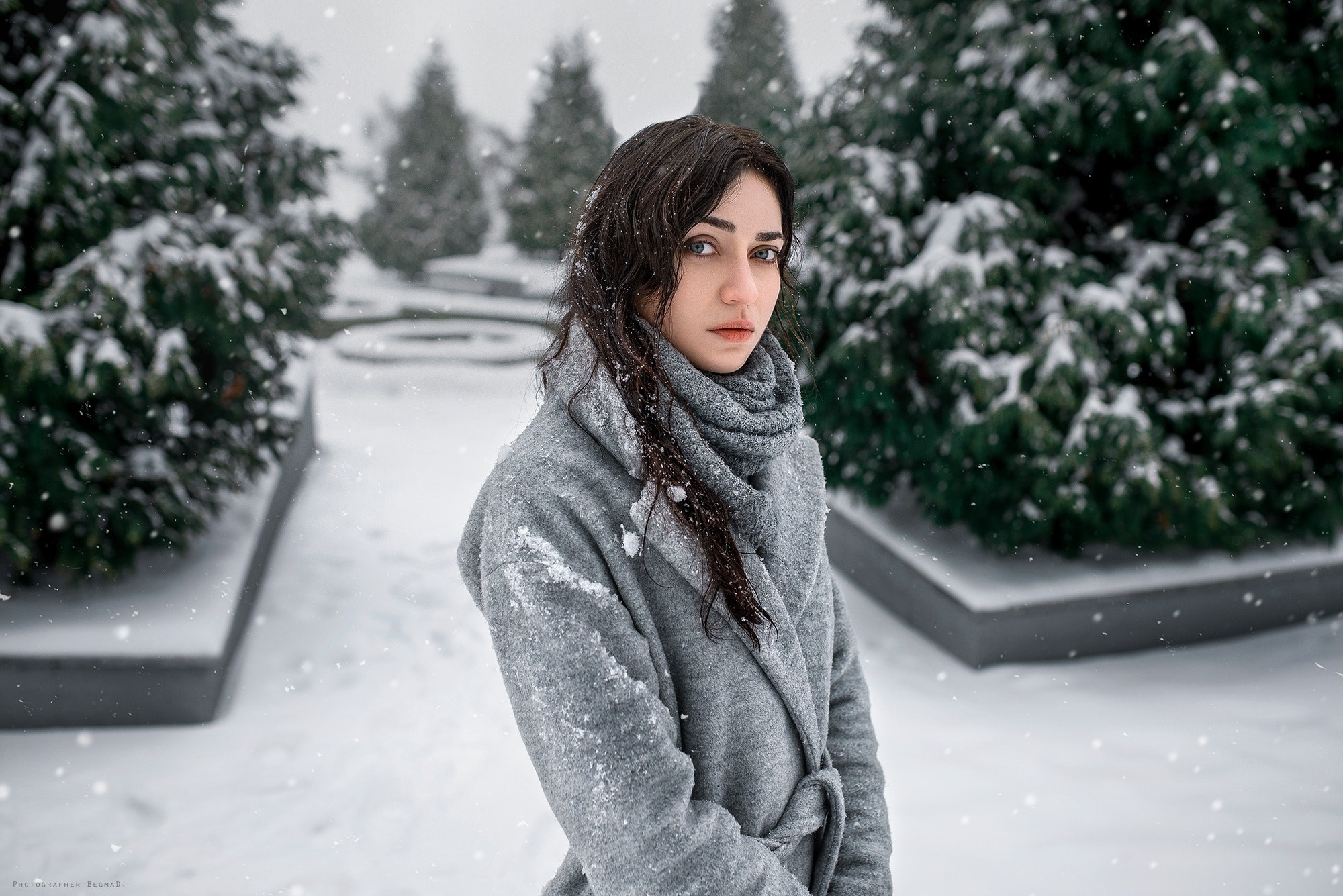 Ли холодная зима. Девушка зима. Зимний портрет. Девушка зимой. Девушка в снегу.