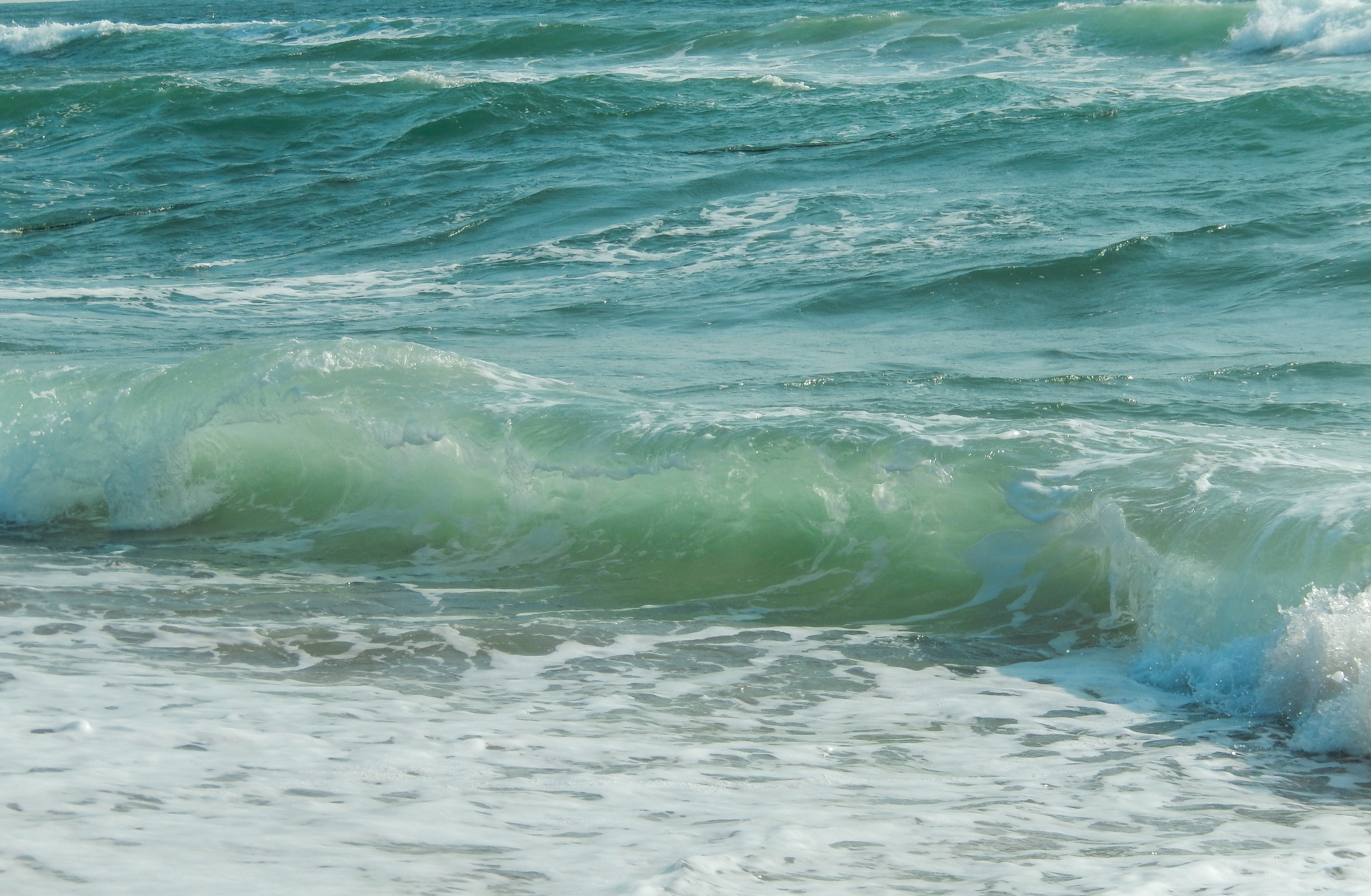 Волна какое море. Море. Прозрачная волна. Море прозрачная волна. Прозрачная морская волна.